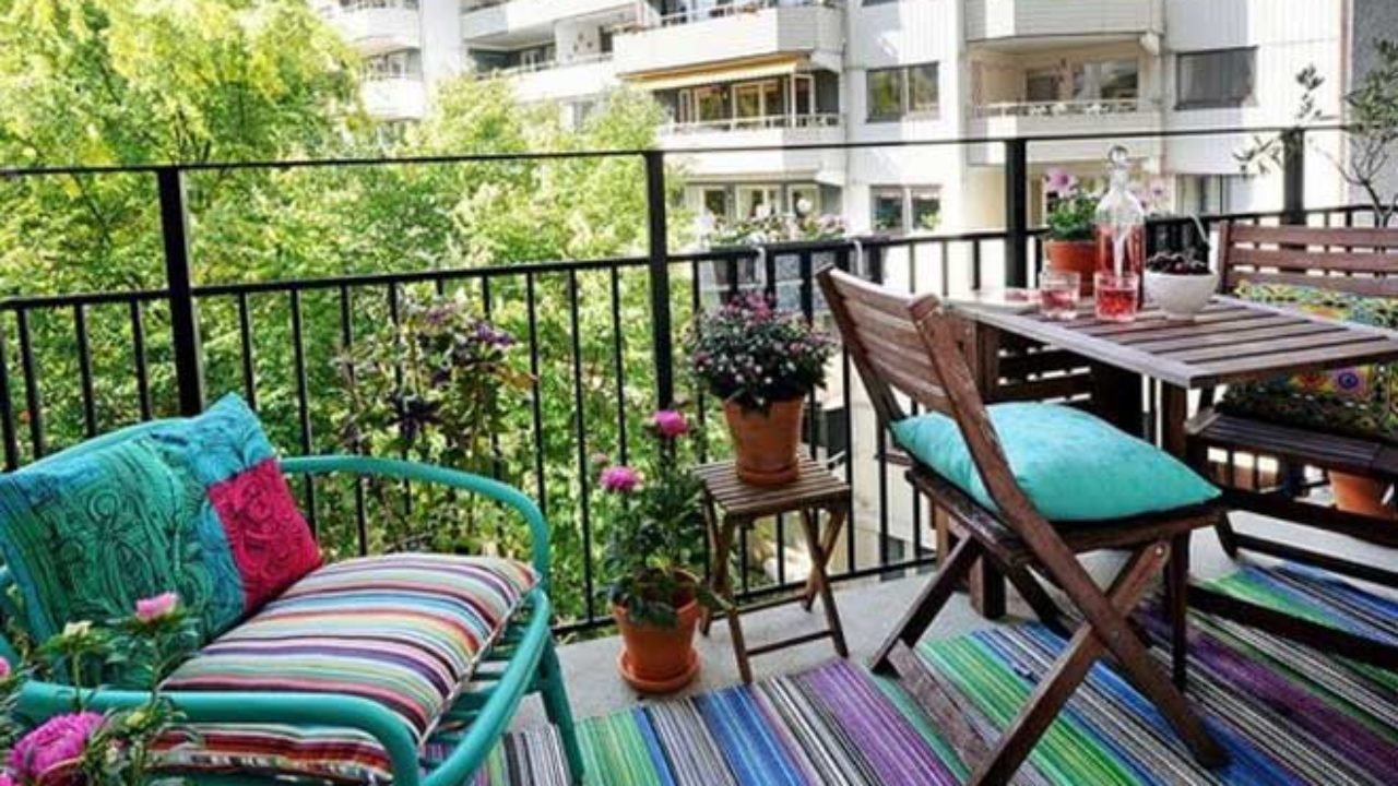 Dar Balkon Icin Pratik Masa Cozumleri Dekordiyon