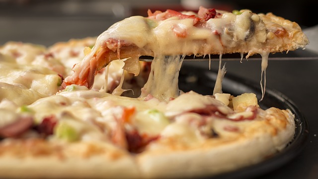 Kolay Pizza Tarifi